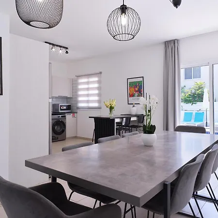 Luxvillasrentals فيلة أيا نابا