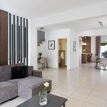 Luxvillasrentals فيلة