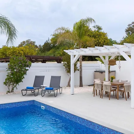 Luxvillasrentals فيلة *