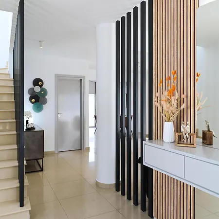 Luxvillasrentals فيلة