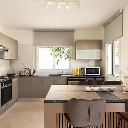 Luxvillasrentals فيلة *