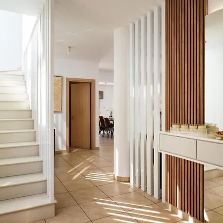 Luxvillasrentals فيلة