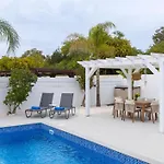 Luxvillasrentals Villa *