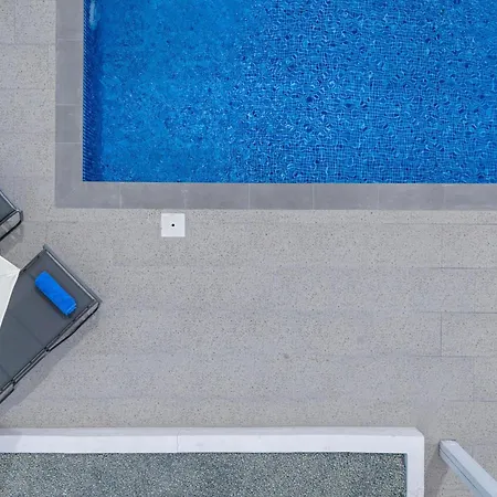 Luxvillasrentals * Ajía Nápa