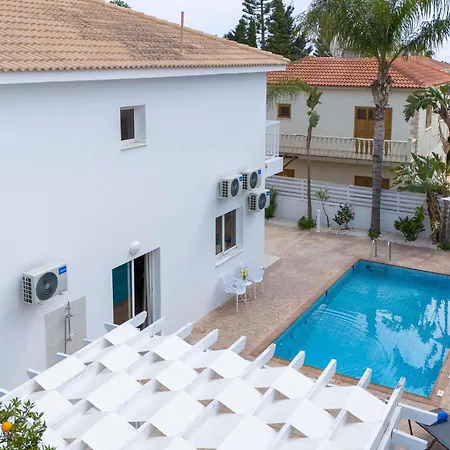 Villa Luxvillasrentals *