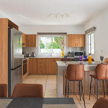 Luxvillasrentals * Ajia Napa