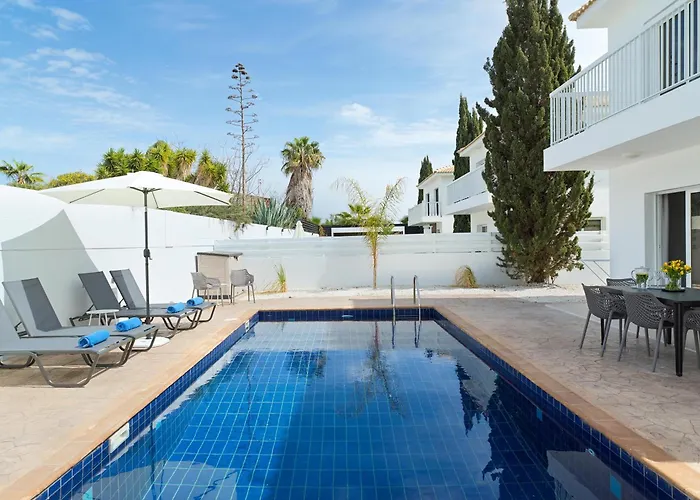 Villa Luxvillasrentals *