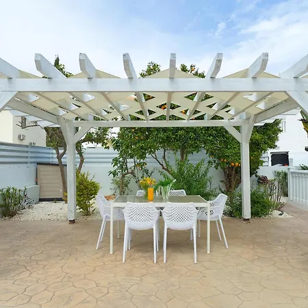 Luxvillasrentals * Ayia Napa